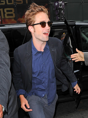 Imagenes/Videos en Promocion de Cosmopolis Pattinsonlife081512%2B%25288%2529