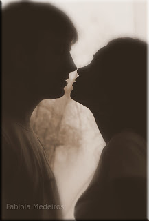 என் காதலே..  About-to-kiss