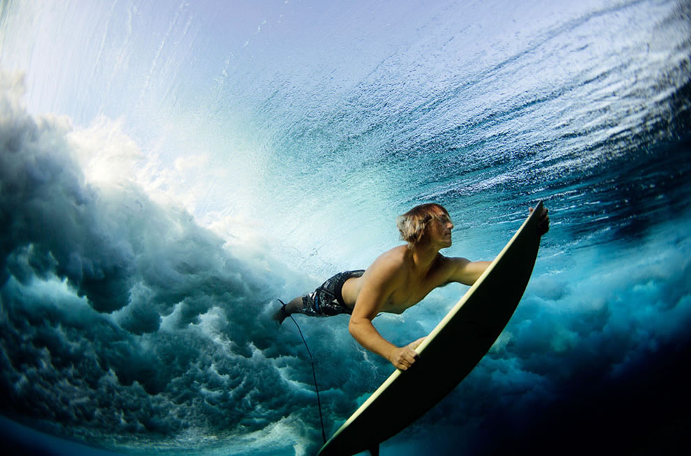 ناشيونال جيوغرافيك:الأعمال الفائزة للتصوير الفوتوغرافي لعام 2012 Merit-Winner-Underwater-Surf