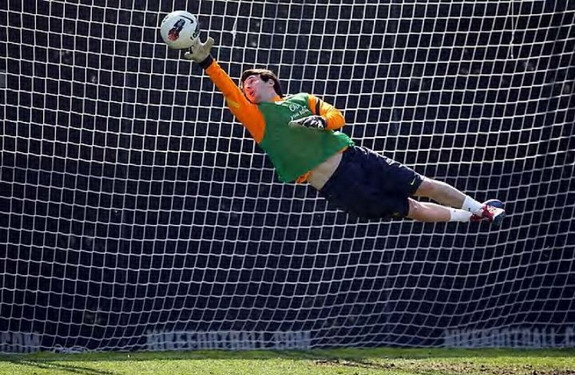 Players you think could do well in other positions on the field. - Page 2 Messi%2Bgoalie