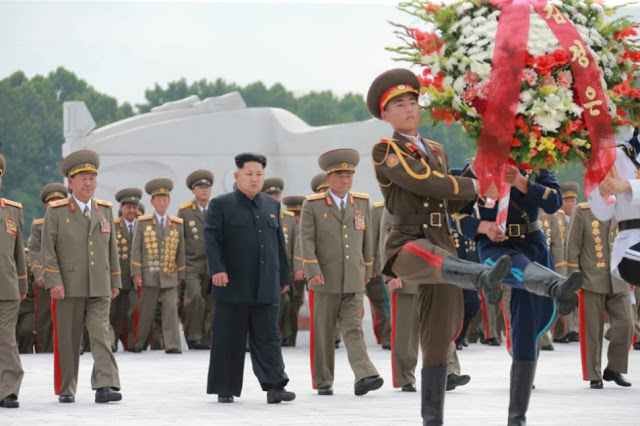 النشاطات العسكريه للزعيم الكوري الشمالي كيم جونغ اون .......متجدد  - صفحة 2 Kim%2BJong-un%2Bpays%2Bhomage%2Bto%2BNorth%2BKorean%2Bat%2Bmartyrs%2527%2Bcemetery%2B1