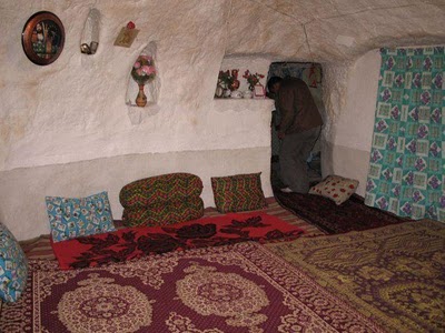 700 years old troglodyte stone house village in IRAN اهل الكهوف في ايران منذ 700 عام 700year-old-stone-house-17