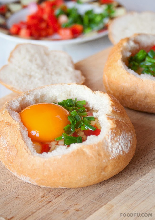زبادي الخبز والبيض الشهيه وطريقة صنعها  Breakfast-bread-bowls6