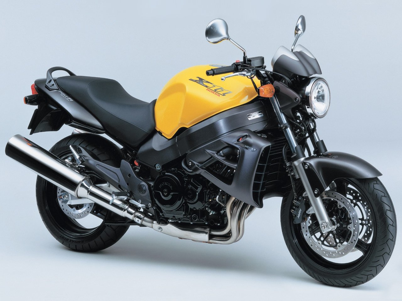 Honda X11 - Uma Blackbird Naked Honda-X11-001