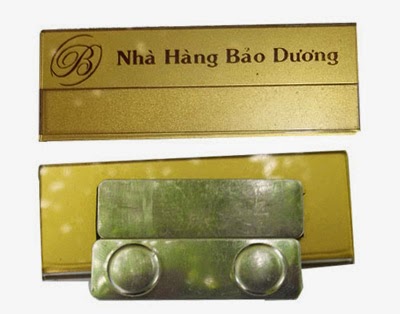 Chuyên làm huy hiệu - logo kim loại ăn mòn, đổ keo 6bang-ten-nhan-vien-nam-cham-inox-01