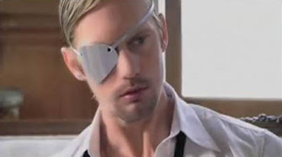 Alexander Skarsgard muestra quién es su jefe. Alex-in-Lady-GaGa-s-Paparazzi-video-alexander-skarsgard-7276313-800-600