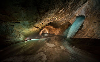 Παγωμένο σπήλαιο ανακάλυψαν επιστήμονες Tromaktiko