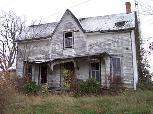 Local para encontro entre vampiros Casas-abandonadas-01-497x372