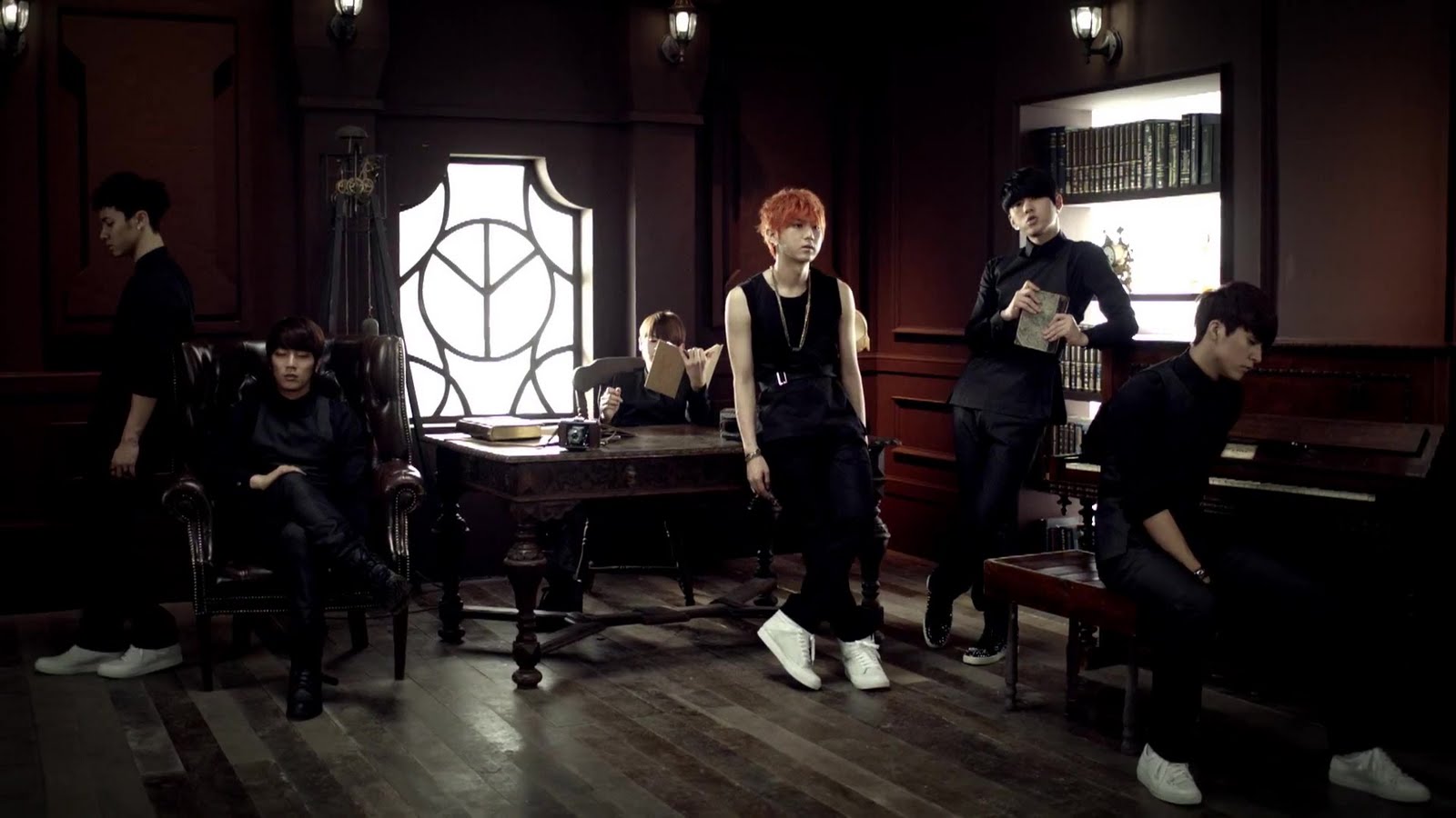 صور لعام 2011 Teaser-beast-fiction-3871