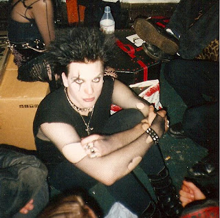 deathrock & goth+punk  people image thread - Page 3 L