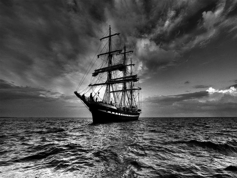 وظيفة الامام !  - صفحة 4 Sailing-boat-black-and-white