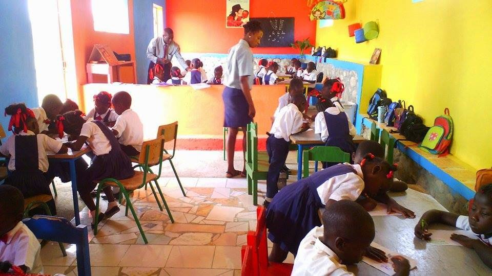 Haiti. Inaugurada escola totalmente financiada pelos fãs de Michael jackson Escola%2B3