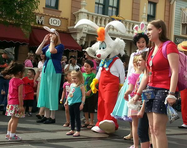 [Rumeur] Retour du personnage Roger Rabbit à Disneyland Paris ? 299119_10151301594137035_1662356571_n