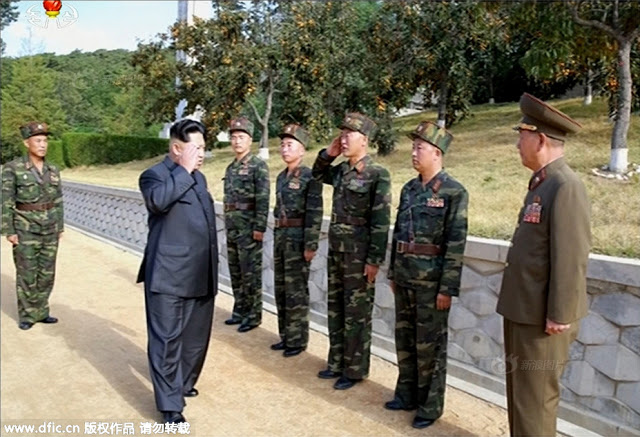 النشاطات العسكريه للزعيم الكوري الشمالي كيم جونغ اون .......متجدد  - صفحة 2 Great%2BLeader%2Bvisits%2BKorean%2Bbarracks%2Bfor%2Bawards%2Bceremony%2B4