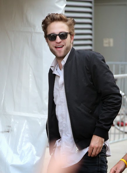 9 Septiembre - Fotos de Rob fuera de la Conferencia de prensa de MTTS en TIFF!!! PATTINSONLIFEMTTS9914-60%2B(1)