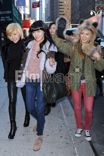 [PICS] SNSD @ New York City Pictures + Japanese Mobile Fansite Photo || 03.02.12 09