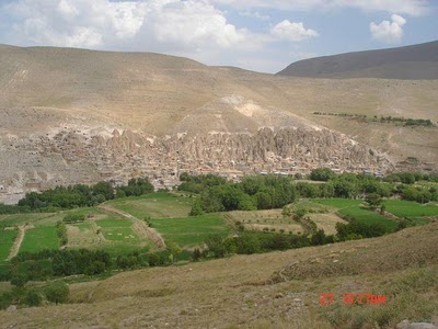 700 years old troglodyte stone house village in IRAN اهل الكهوف في ايران منذ 700 عام 700year-old-stone-house-18