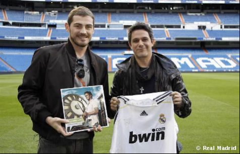 Los musicos y sus equipos de futbol... Iker