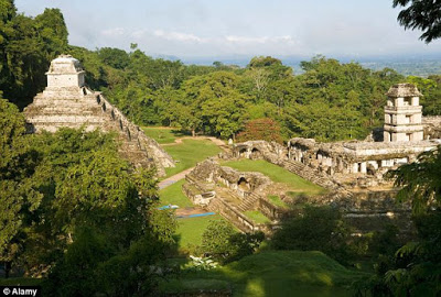 LES SECRETS D'UNE TOMBE MAYA RÉVÉLÉS PAR UNE MINUSCULE CAMERA Palenque_temple_xx