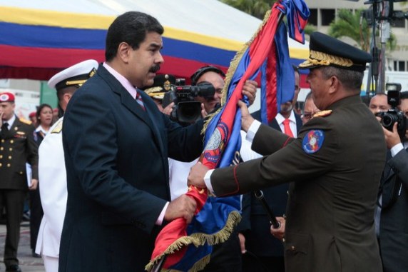 CEOFANB - Noticias y Generalidades - Página 7 Maduro%2BRenueva%2BAlto%2BMando%2BMilitar