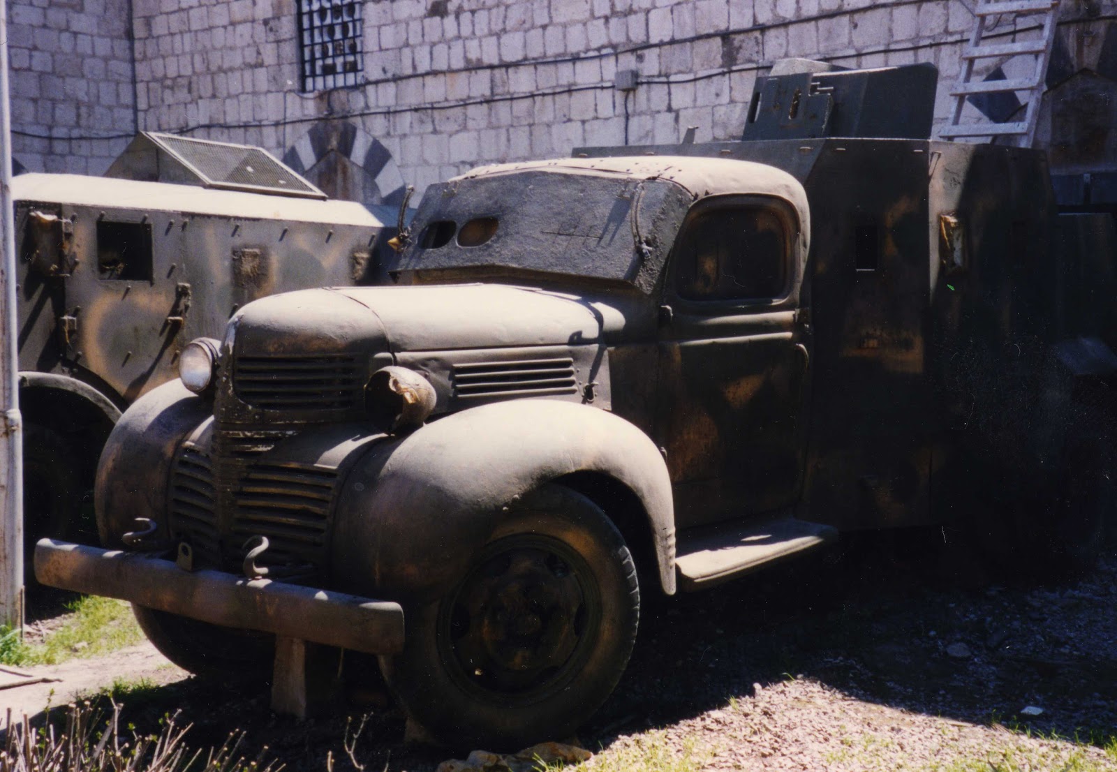 Autocars blindés Panhard Syrie 1940 . Damas003