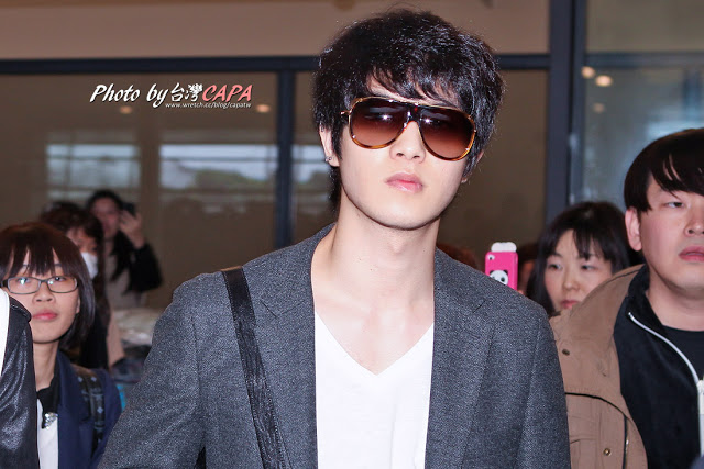 صور) CNBLUE في مطار Taoyuan بتايوان .  8623705060_eed8775ed1_o