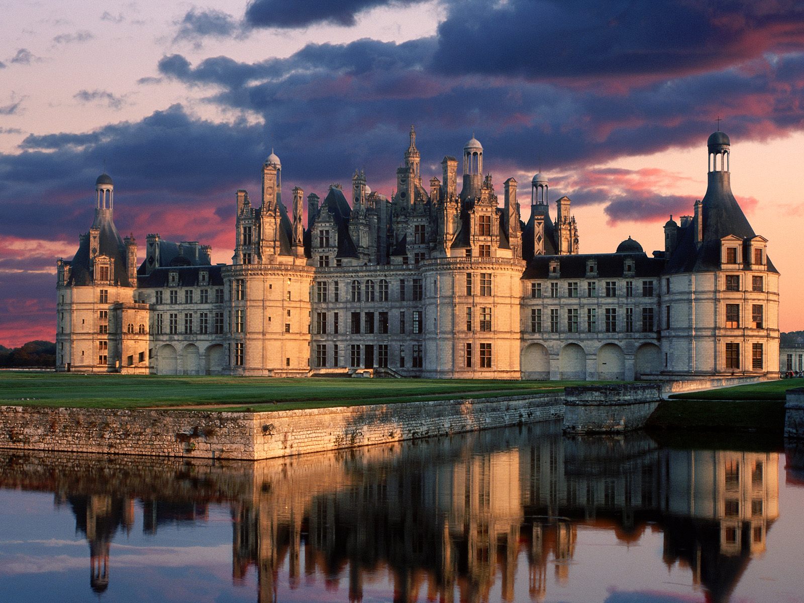 Parte Trasera del Castillo; Laguna Castillo_chambord_francia