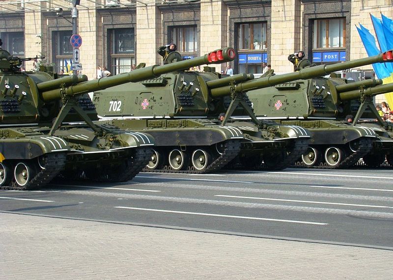 Fuerzas Armadas de Ucrania 800px-Ukrainian_2S19_Msta-S_self-propelled_howitzers