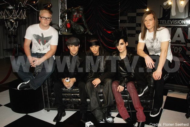 FOTO: Tokio Hotel e Pete Wentz no EMA em Berlim (05/11/2009) 480510_387144268017472_104337750_n