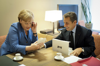 Η Μέρκελ ανακοίνωσε την απόφαση για την Ελλάδα!  Angela-Merkel-Nicolas-Sarkozy-EE-Summit
