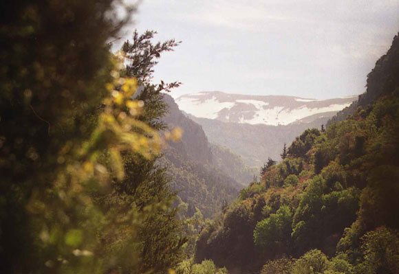 لوحة أسطورية بالغة الجمال من لبنان Valley-Kadisha-Lebanon-02