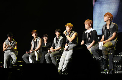 [18.07]Les BEAST au Japon même après le tremblement de terre ! [Photos] 20110718_b2st_japan_fanmeet_3