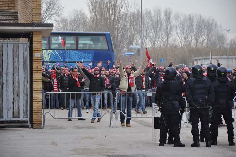 Le Mouvement en Italie . - Page 10 0005-derbycivitanovese_maceratese%205