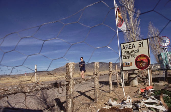 Bolas de fuego - METEORITOS - Página 10 Area-51-exists-no-ufos-670