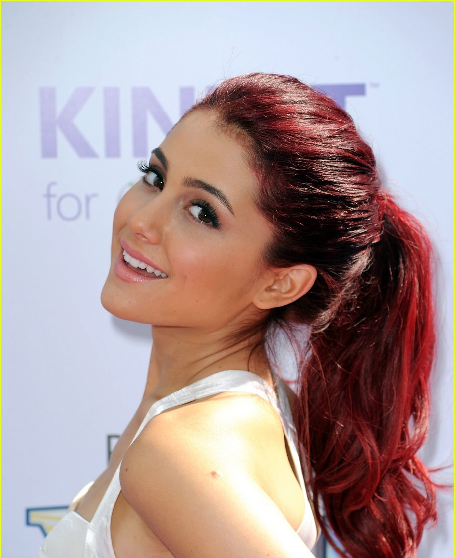 WWE Magazine Agosto 2012 Ariana-Grande-hairstyle-pics-photos-images-hot%2Bbikini-singer%2B%2525286%252529