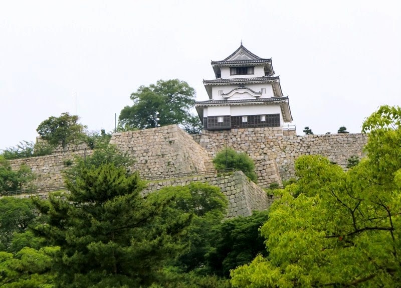 اجمل عشرة قلاع في اليابان 2017 Marugame-Castle