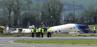 [Internacional] Fotos do acidente em Belfast, na Irlanda do Norte  08-15927689