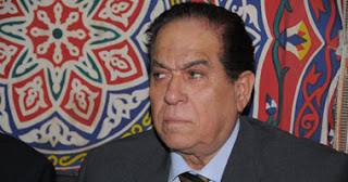 علاء الأسوانى يرفض حكومة الجنزوري ويتعجب من عدم تأجيل الانتخابات  Ganzory