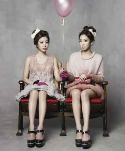 Sunny & Taeyeon @ Singles Magazine Scans HD - November 111023singles