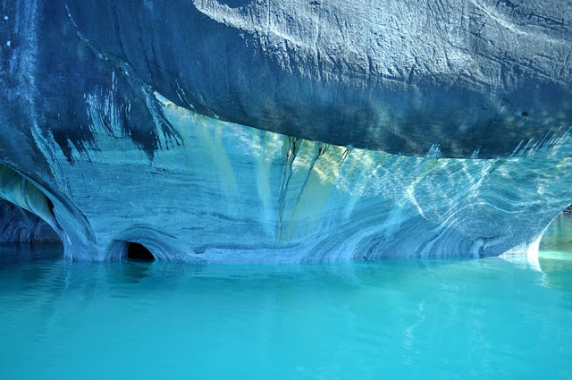 كهوف الرخام الرائعه في تشيلي  Blue-marbled-caverns