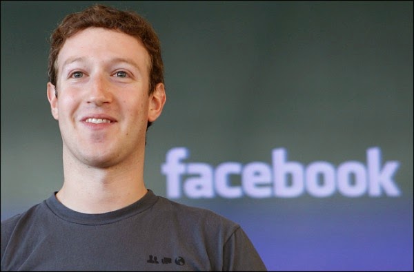 لماذا يرتدي مؤسس فيس بوك نفس القميص F1