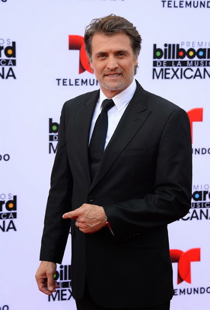 ფოტოები მექსიკური Billboard Awards წითელი ხალიჩიდან Juan_soler