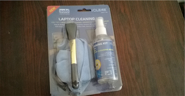 كيفية تنظيف شاشة حاسوبك بشكل صحيح Solo-Laptop-Cleaning-Kit