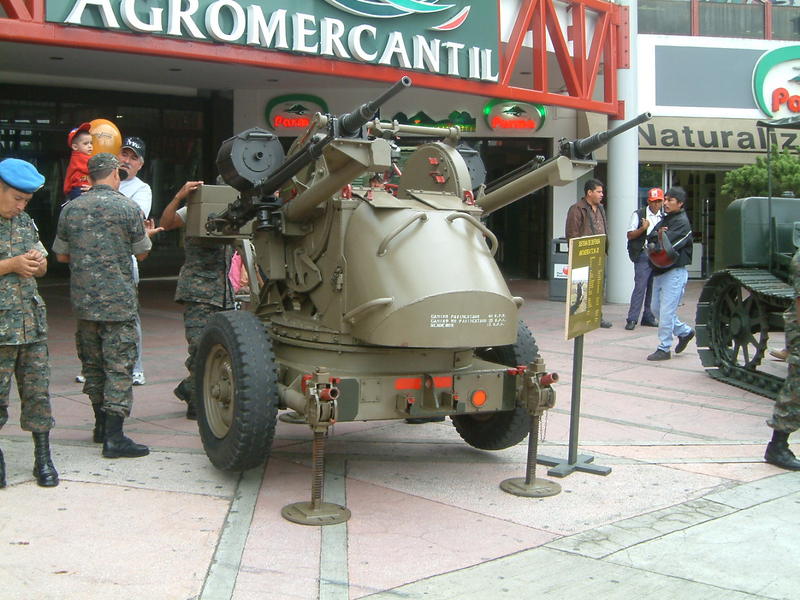 Fuerzas Armadas de Guatemala Artilleria109