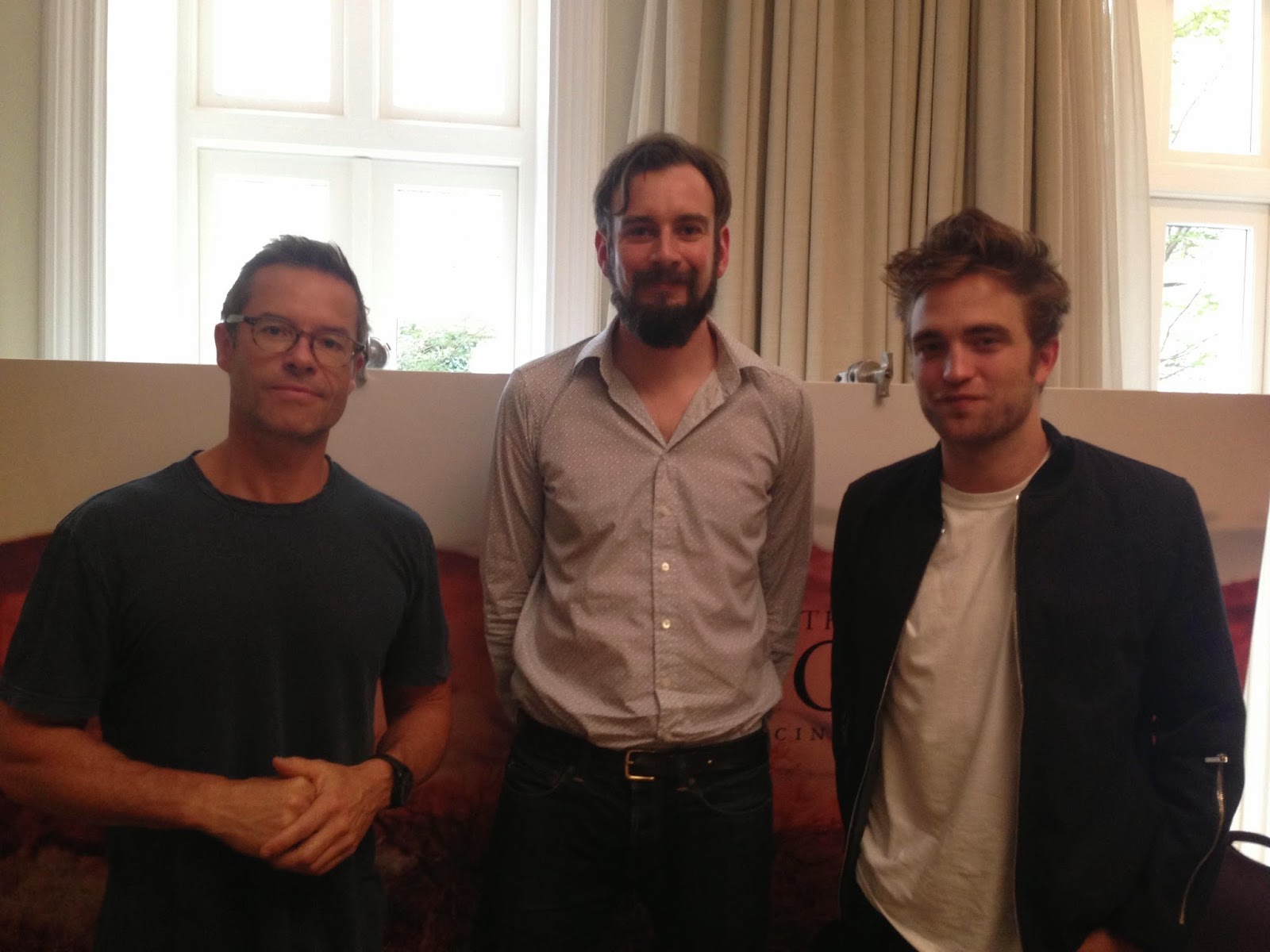 16 Agosto - Entrevista y Nuevas Fotos de Robert Pattinson y Guy Pearce en ‘Kermode and Mayo’!!! Robb