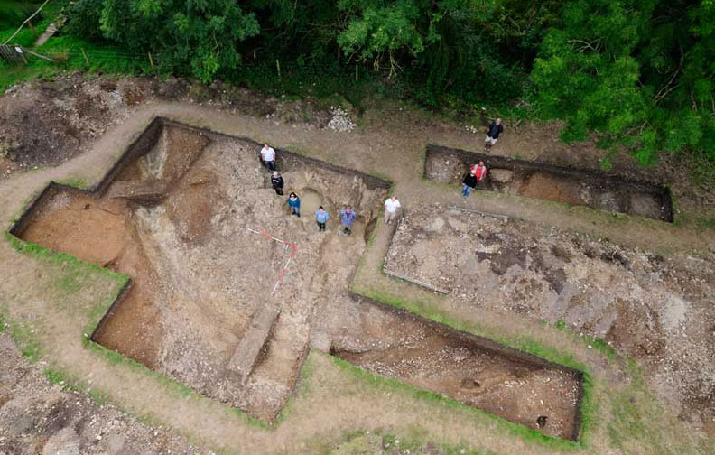 Découvertes archéologiques Bluestone_henge1