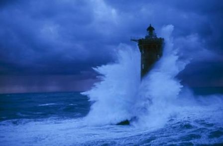 Humeur du jour... en image - Page 4 _phare_vague_99_m