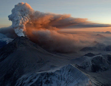 Erupción del volcán en Rusia es peligro para rutas aéreas  Slide_issue_22567