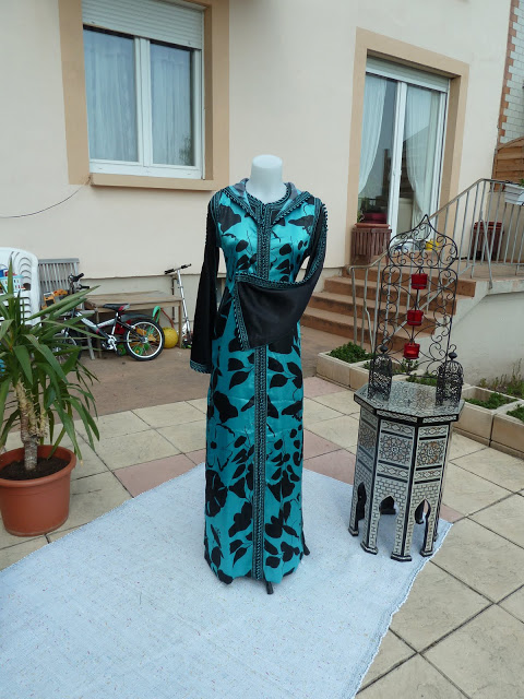 Caftan noir et bleu P1020551