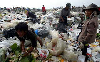 Στα σκουπίδια σχεδόν τα μισά τρόφιμα στον πλανήτη Tromaktiko